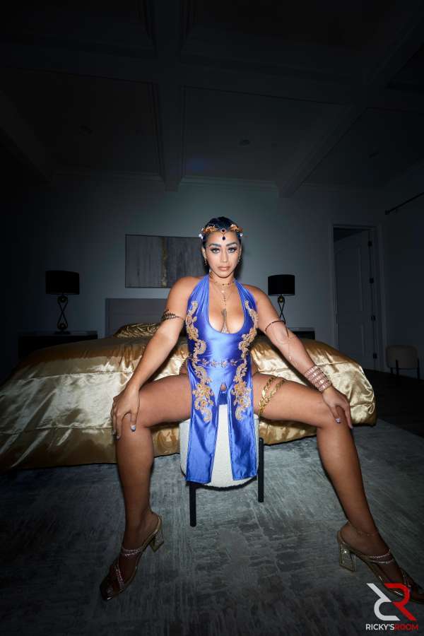 Goddesses Keep Court